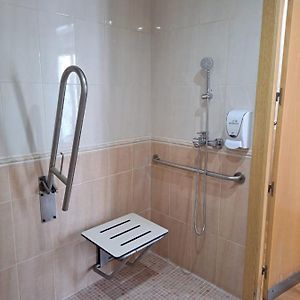 Kamar double (akses penyandang cacat)